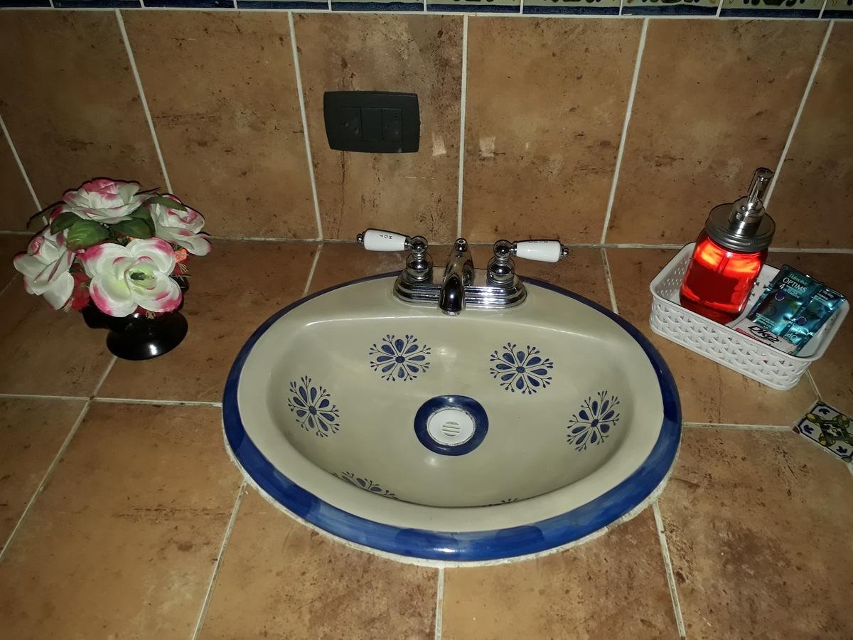 אנטיגואה גואטמלה Hotel La Casita De Roca מראה חיצוני תמונה